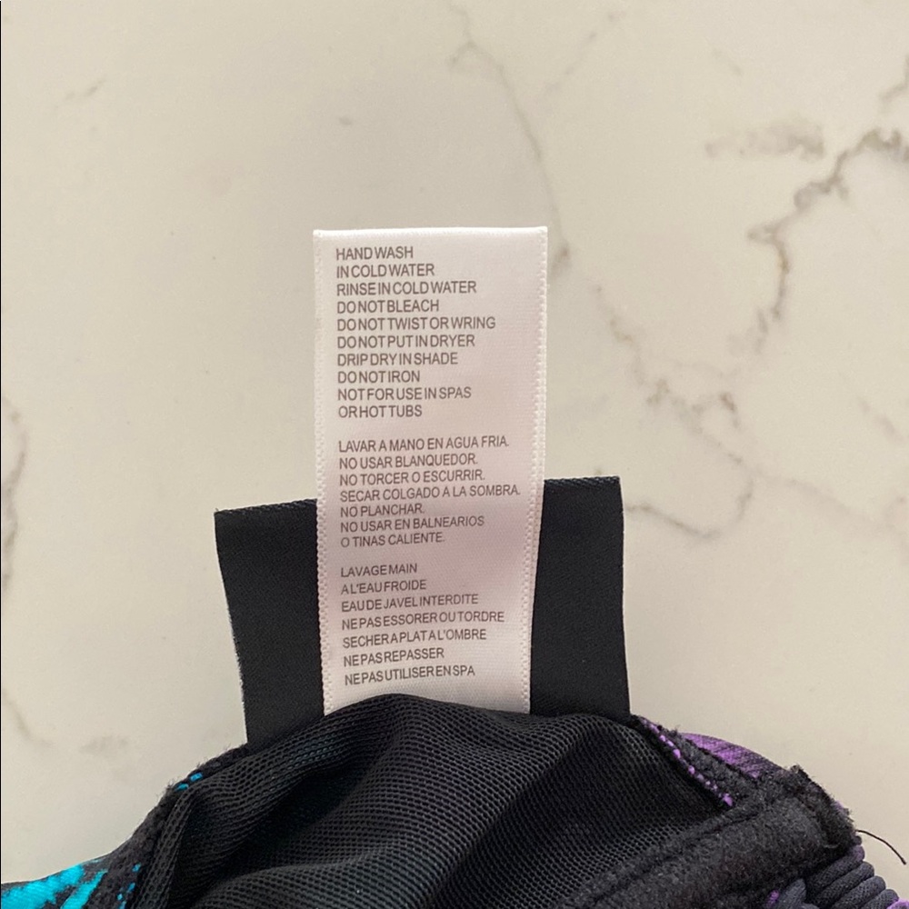 Coco Reef NWOT…Vibrant Multicolor Bikini Top - Picture 7 of 8